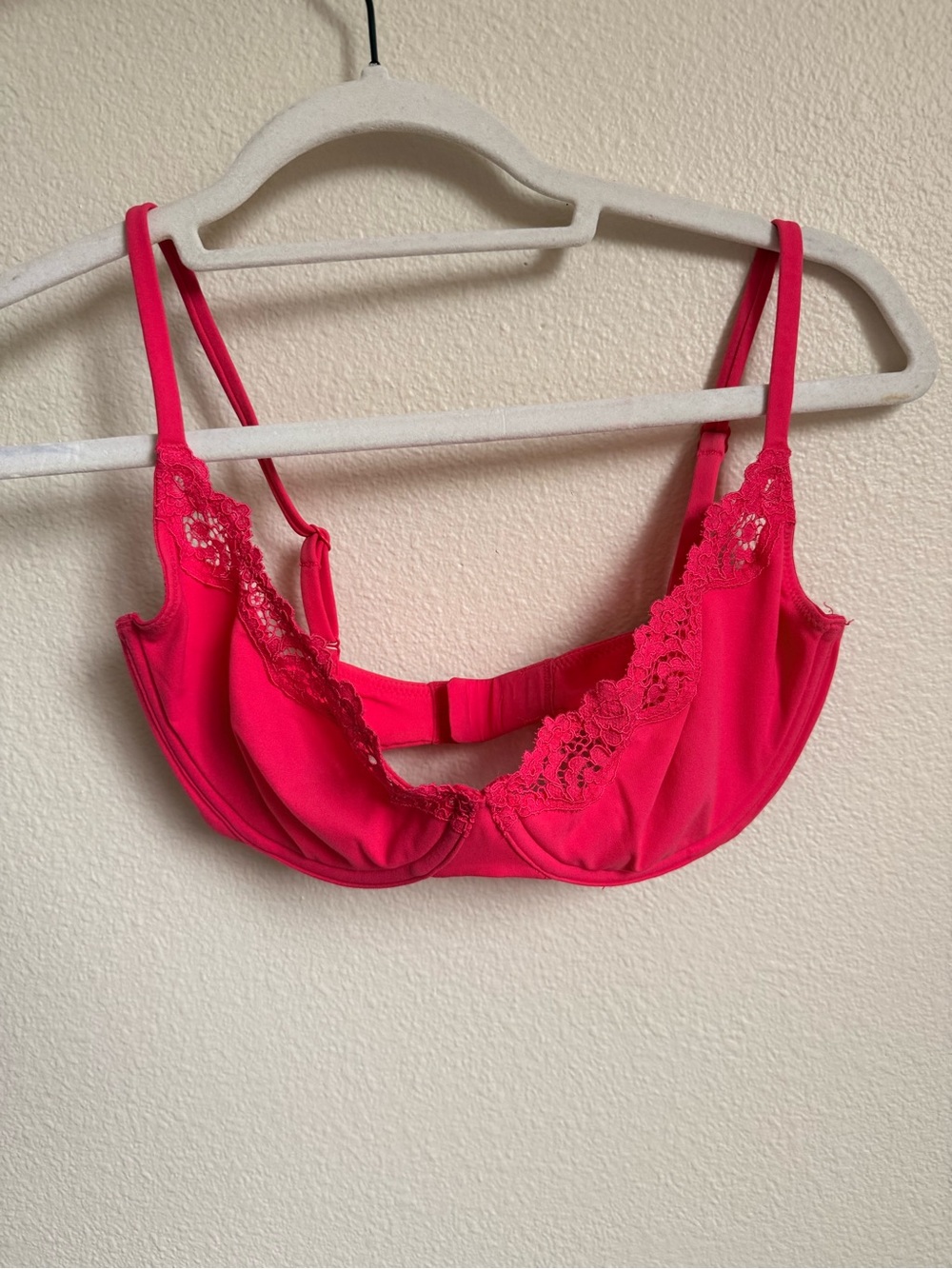 SKIMS Unlined Scoop Bra - Hot Pink